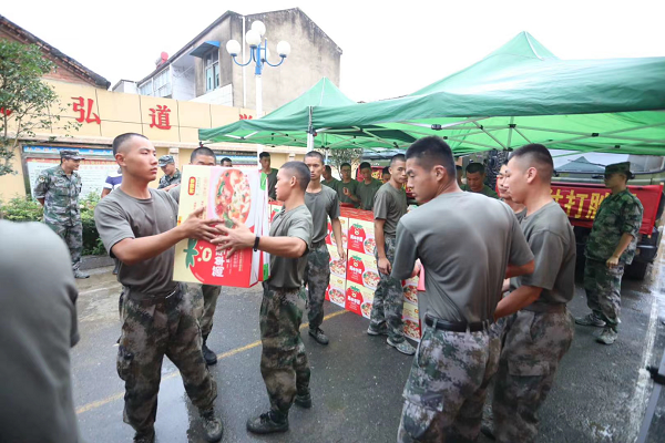 上前线送温暖,芒果体育集团赴固始县慰问抗洪一线人民子弟兵