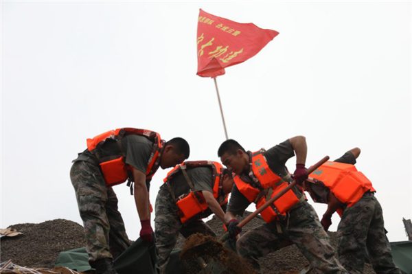 上前线送温暖,芒果体育集团赴固始县慰问抗洪一线人民子弟兵